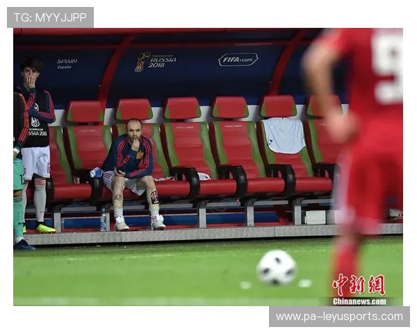 伊朗队替补席席地而坐，原因：雪地太软太舒服，伊朗主场