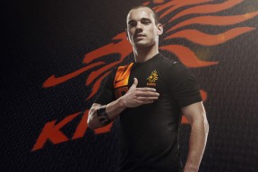 中国足球国家队积极应对国际赛事挑战，中国足球队出现形势