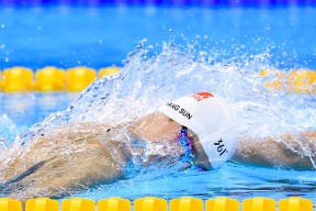 赛场战术变化专家点评，赛场如战场下句怎么说