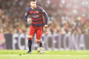 库里与高中好友重聚分享成长回忆，库里高中视频