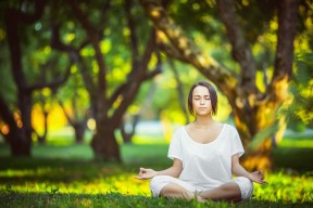 弗兰：全黑队中场的“调度员”，他的每一脚传球都精准到位